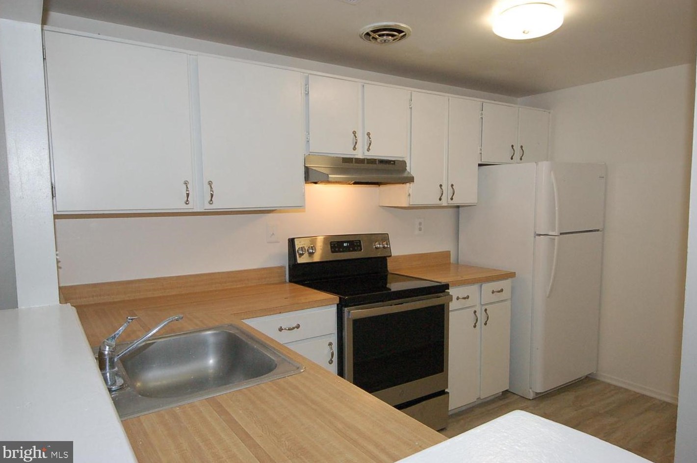 9325 Chadburn Pl, Gaithersburg MD 20886-4029 exterior