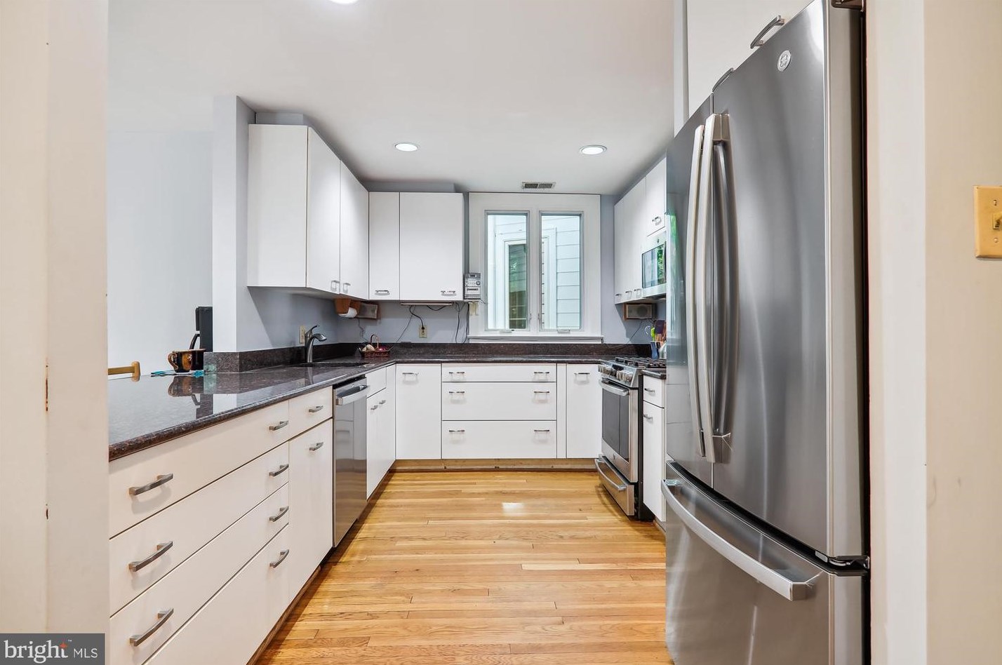 1408 Highland Dr, Silver Spring MD 20910-1524 exterior