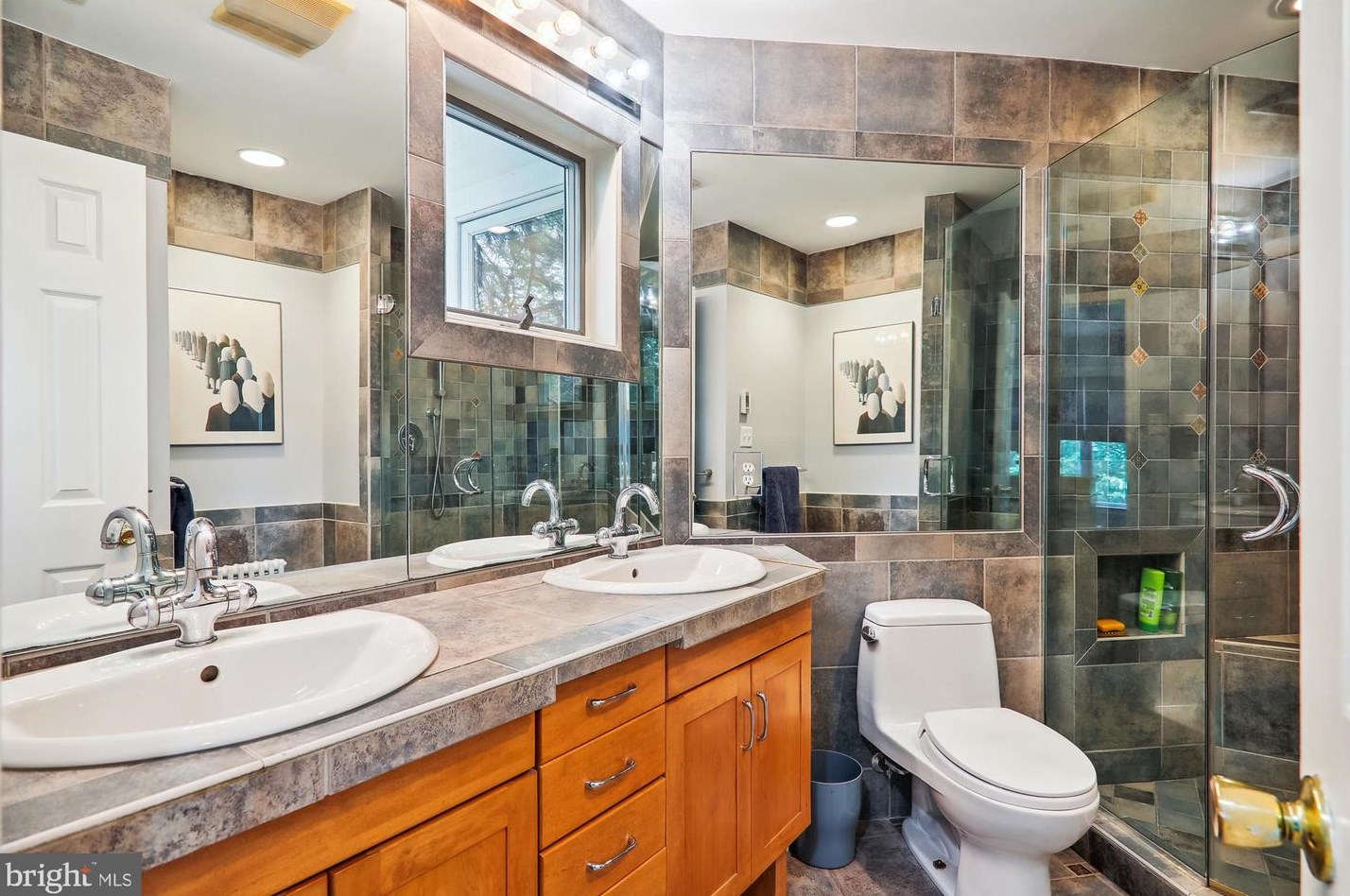 1408 Highland Dr, Silver Spring MD 20910-1524 exterior