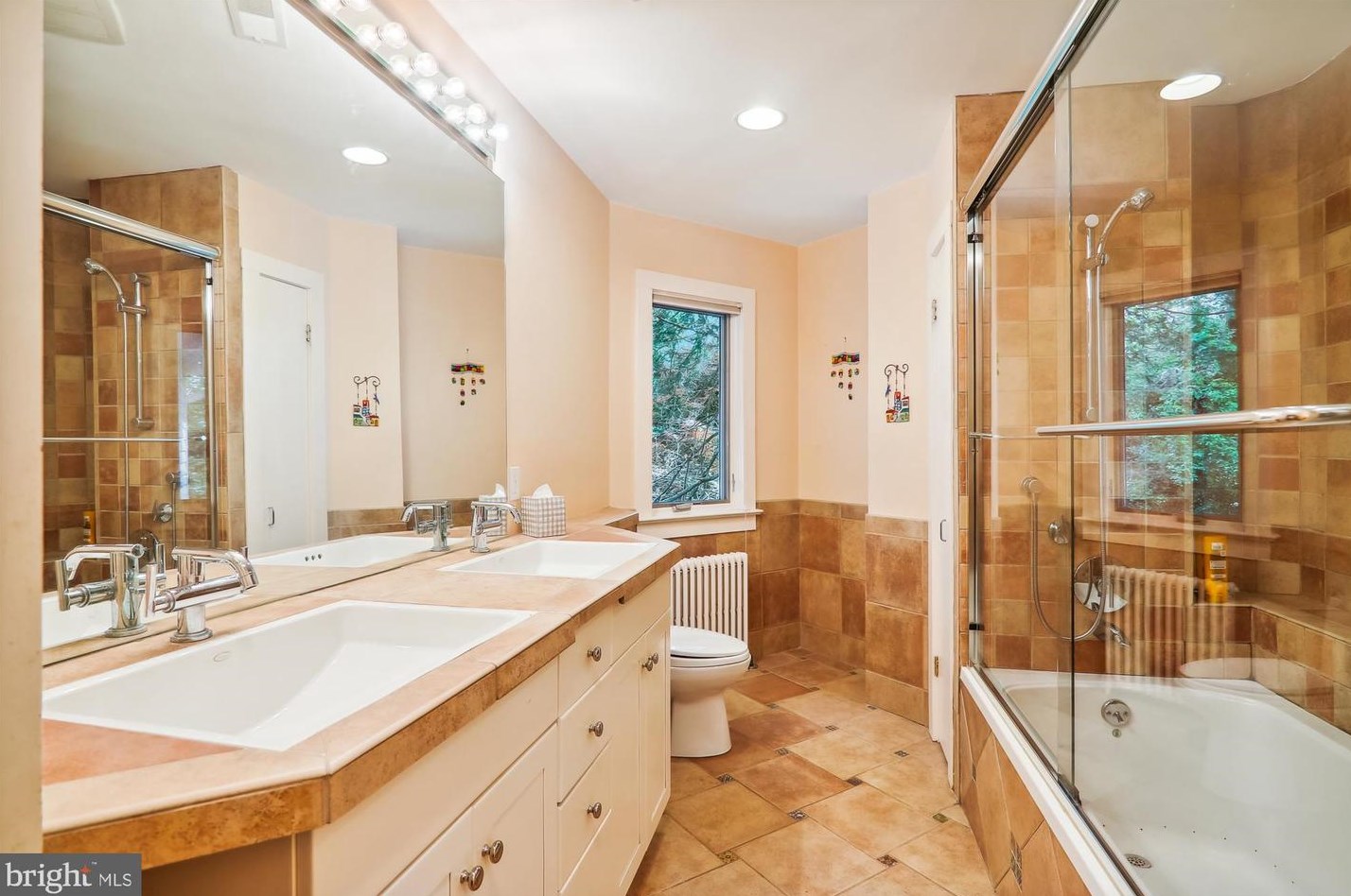 1408 Highland Dr, Silver Spring MD 20910-1524 exterior