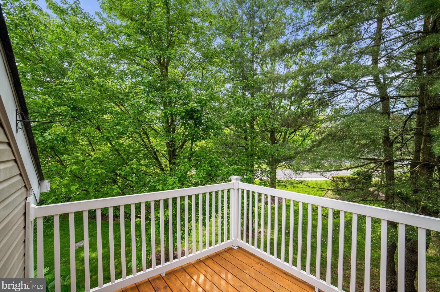 933 Hillside Lake Ter, Gaithersburg MD  20878-5240 exterior