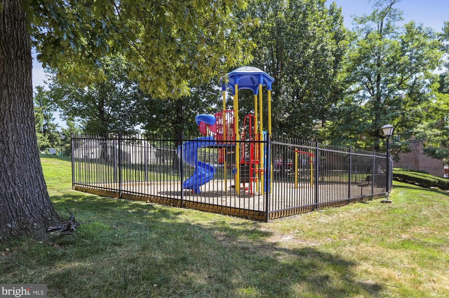 3919 Chesterwood Dr, Silver Spring MD 20906-2862 exterior