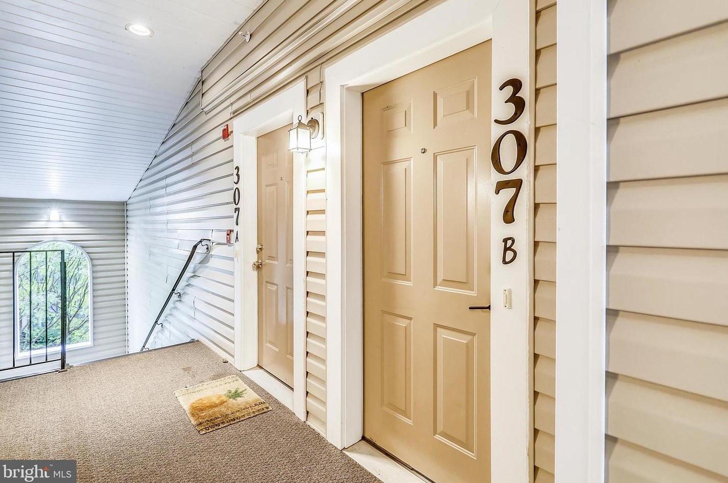 307 Fallsgrove Dr, Rockville, MD 20850-4778