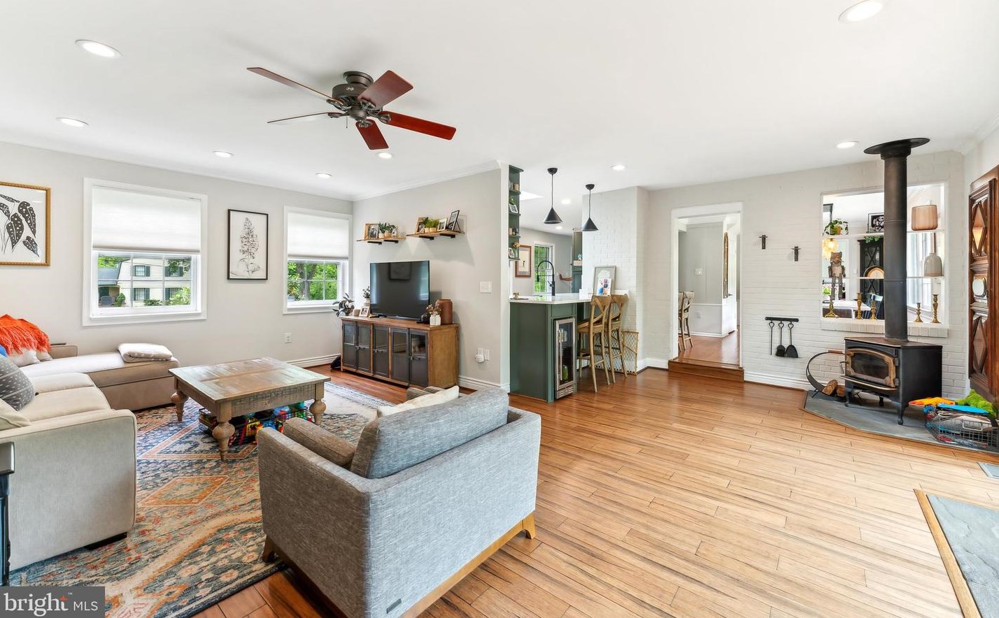 13320 Wye Oak Dr, Gaithersburg MD  20878-3537 exterior