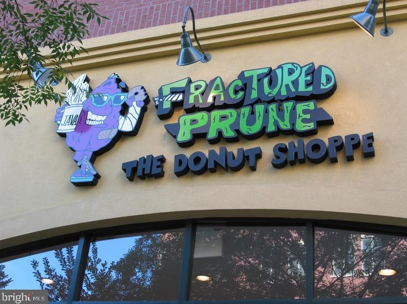 14019 Congress Dr, Rockville MD 20853-2637 exterior