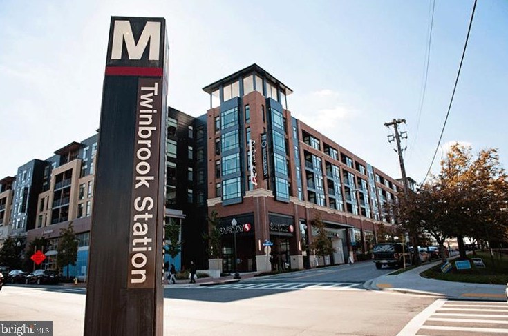 14019 Congress Dr, Rockville MD 20853-2637 exterior