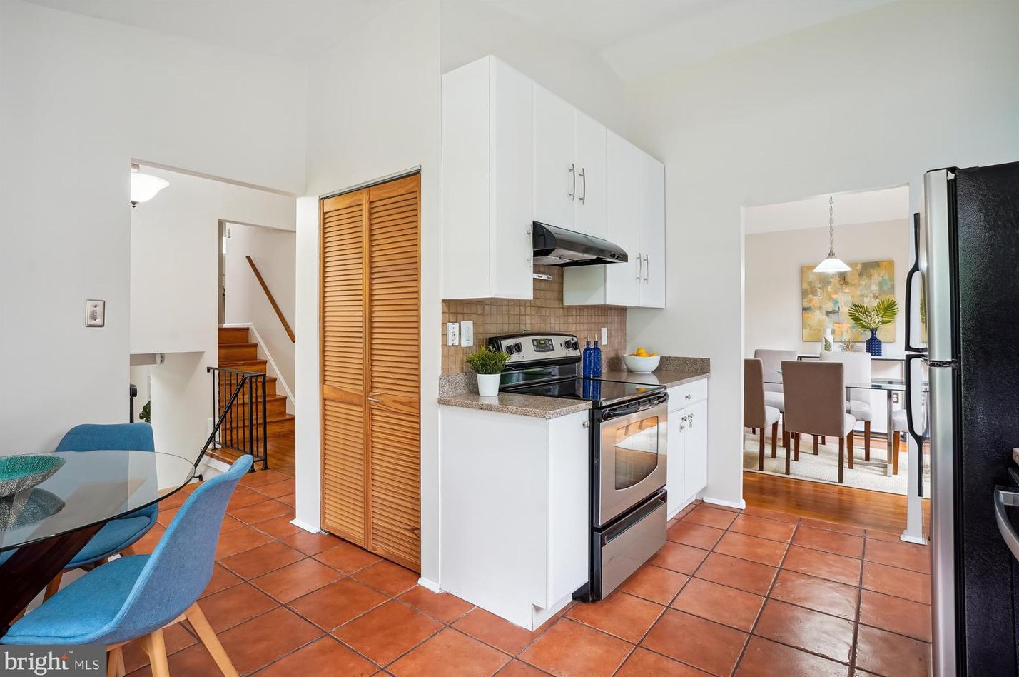 14019 Congress Dr, Rockville MD 20853-2637 exterior