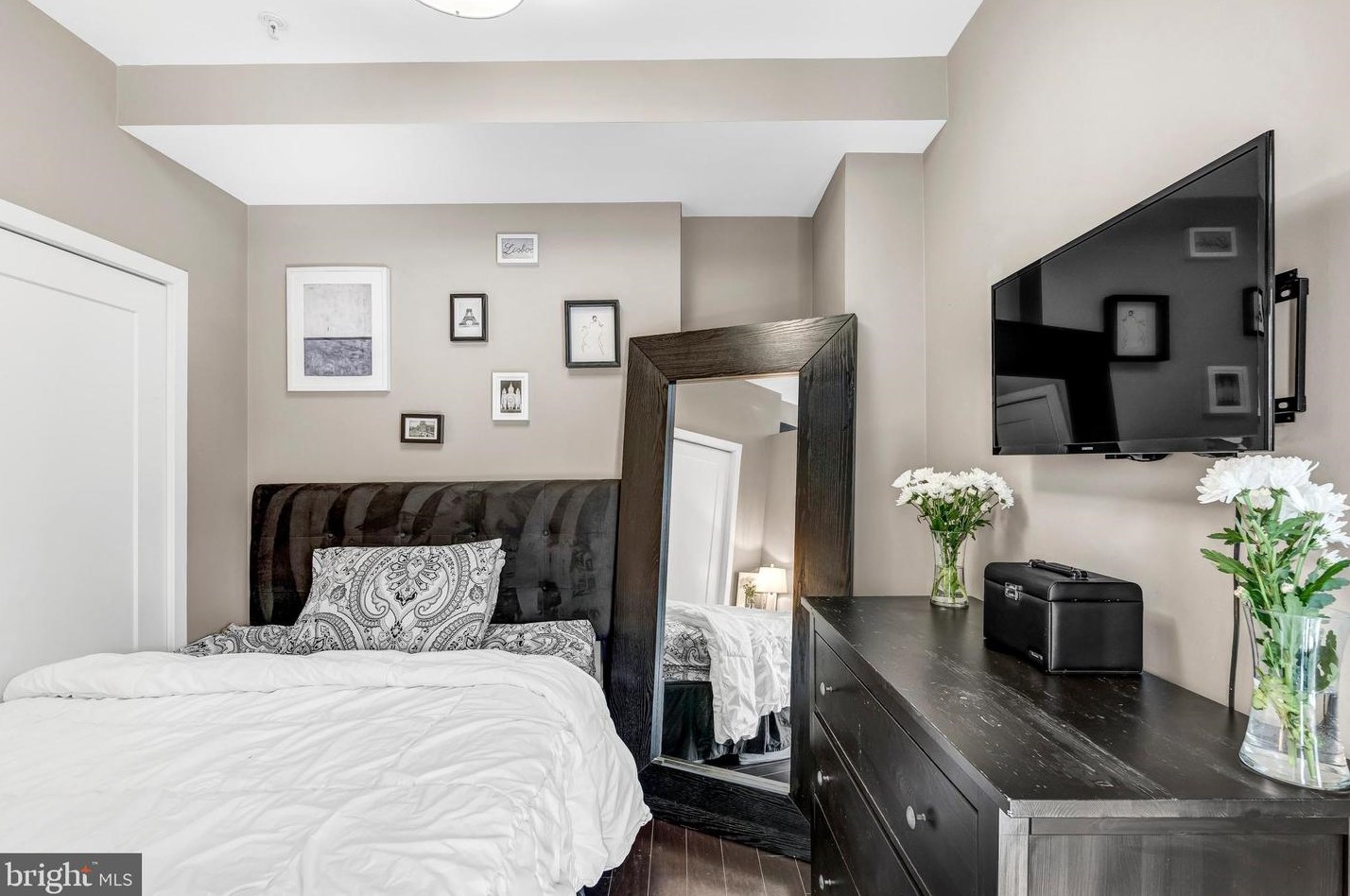 1320 Fenwick Ln, Silver Spring MD 20910-3514 exterior