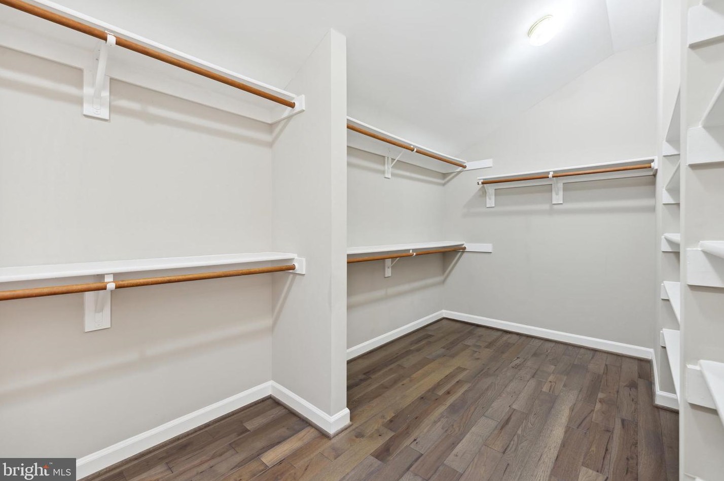 7106 Stratos Ln, Gaithersburg MD  20879-5424 exterior