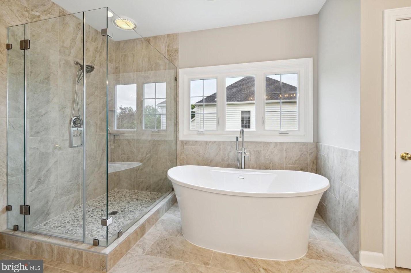 7106 Stratos Ln, Gaithersburg MD  20879-5424 exterior