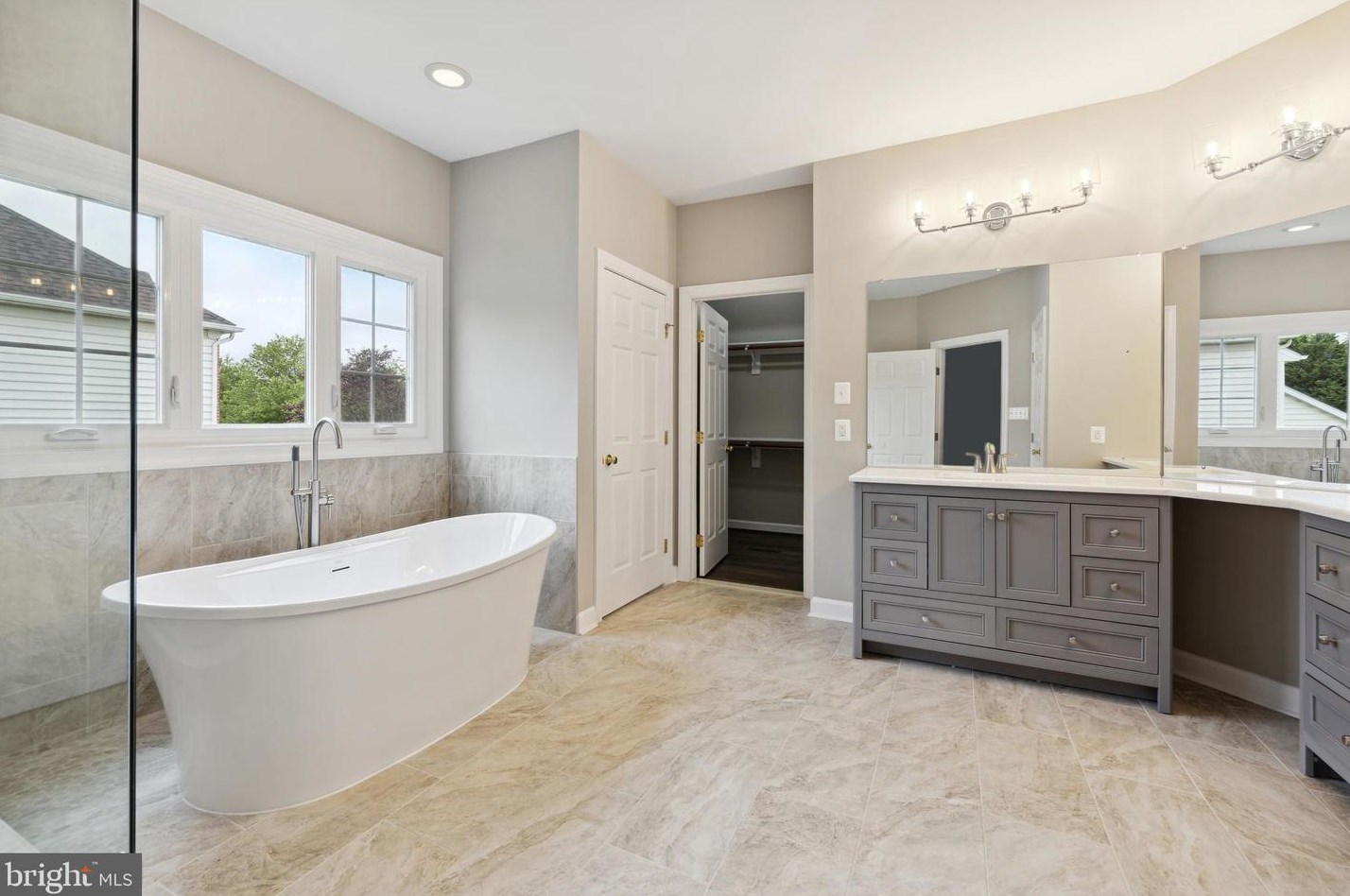 7106 Stratos Ln, Gaithersburg MD  20879-5424 exterior