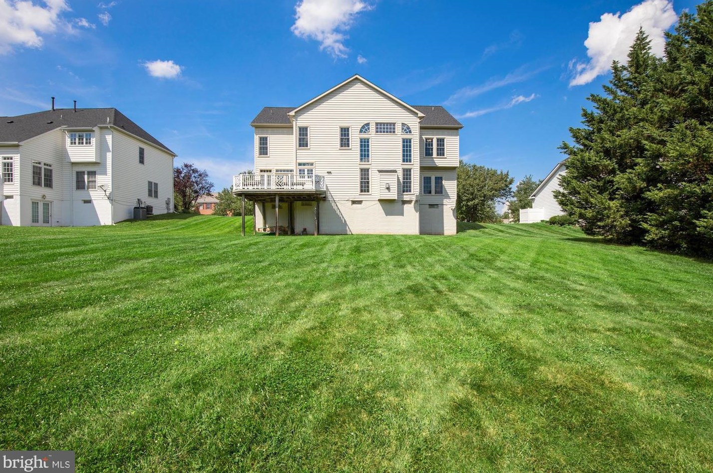 7106 Stratos Ln, Gaithersburg MD  20879-5424 exterior