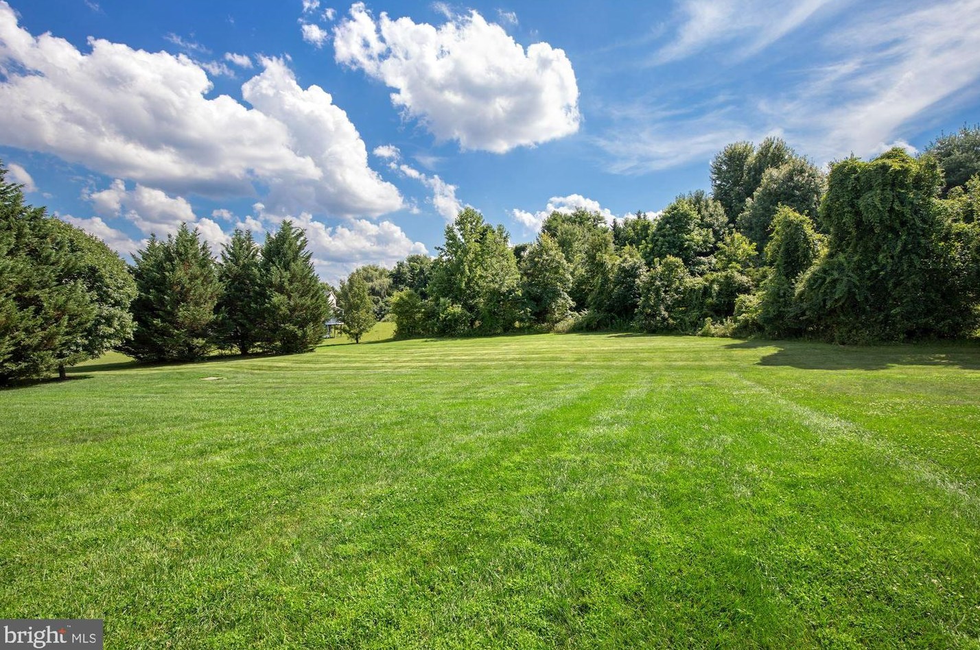 7106 Stratos Ln, Gaithersburg MD  20879-5424 exterior