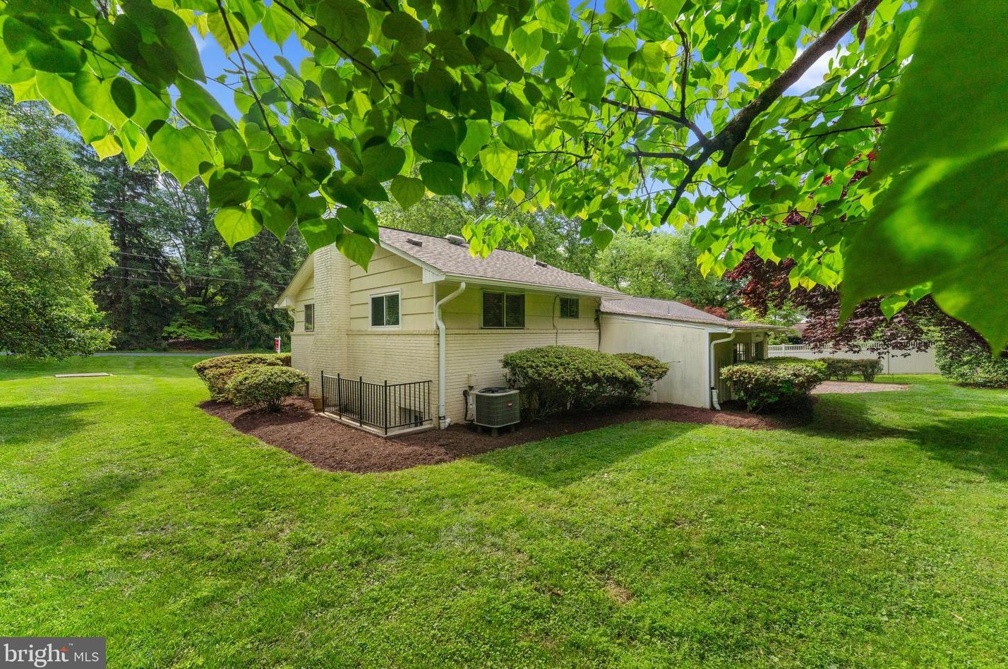 12830 Lacy Dr, Silver Spring MD 20904-2917 exterior