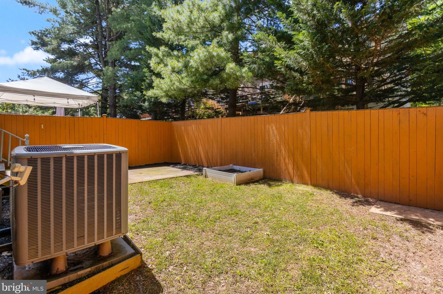 11146 Black Forest Way, Gaithersburg MD  20879-3140 exterior