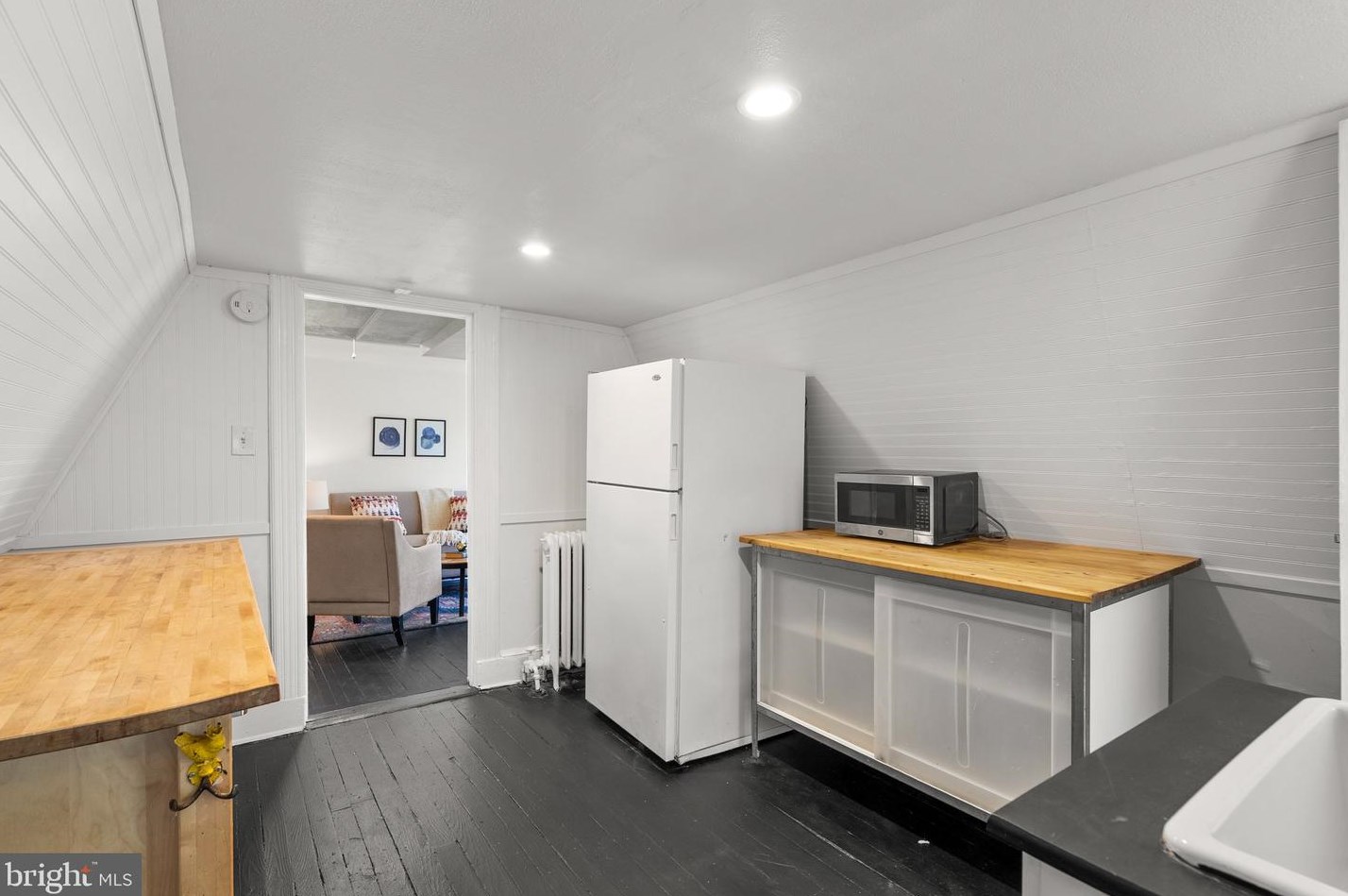 1102 Edgevale Rd, Silver Spring MD 20910-1612 exterior