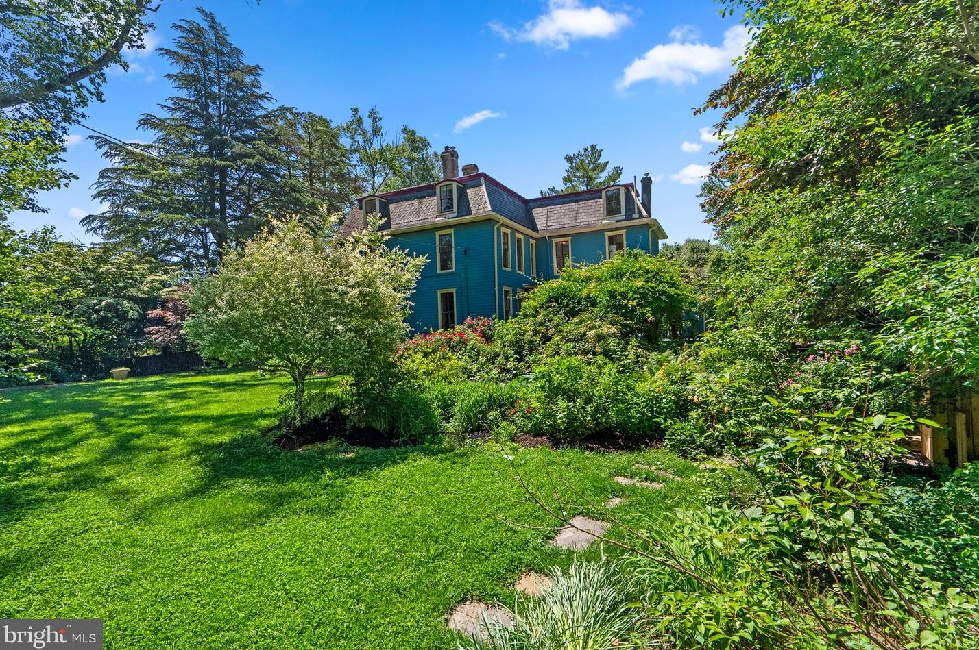 1102 Edgevale Rd, Silver Spring MD 20910-1612 exterior