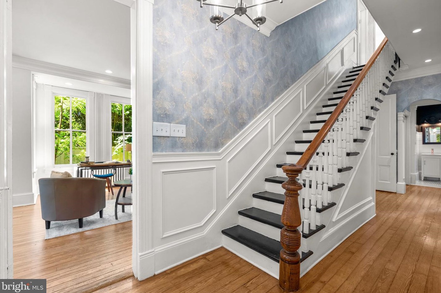 1102 Edgevale Rd, Silver Spring MD 20910-1612 exterior