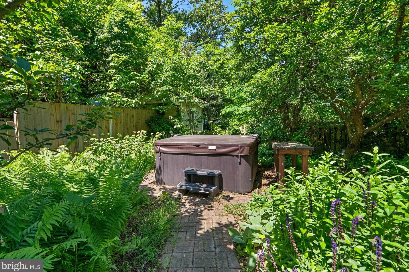 1102 Edgevale Rd, Silver Spring MD 20910-1612 exterior