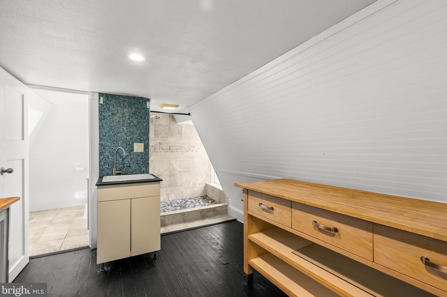 1102 Edgevale Rd, Silver Spring MD 20910-1612 exterior