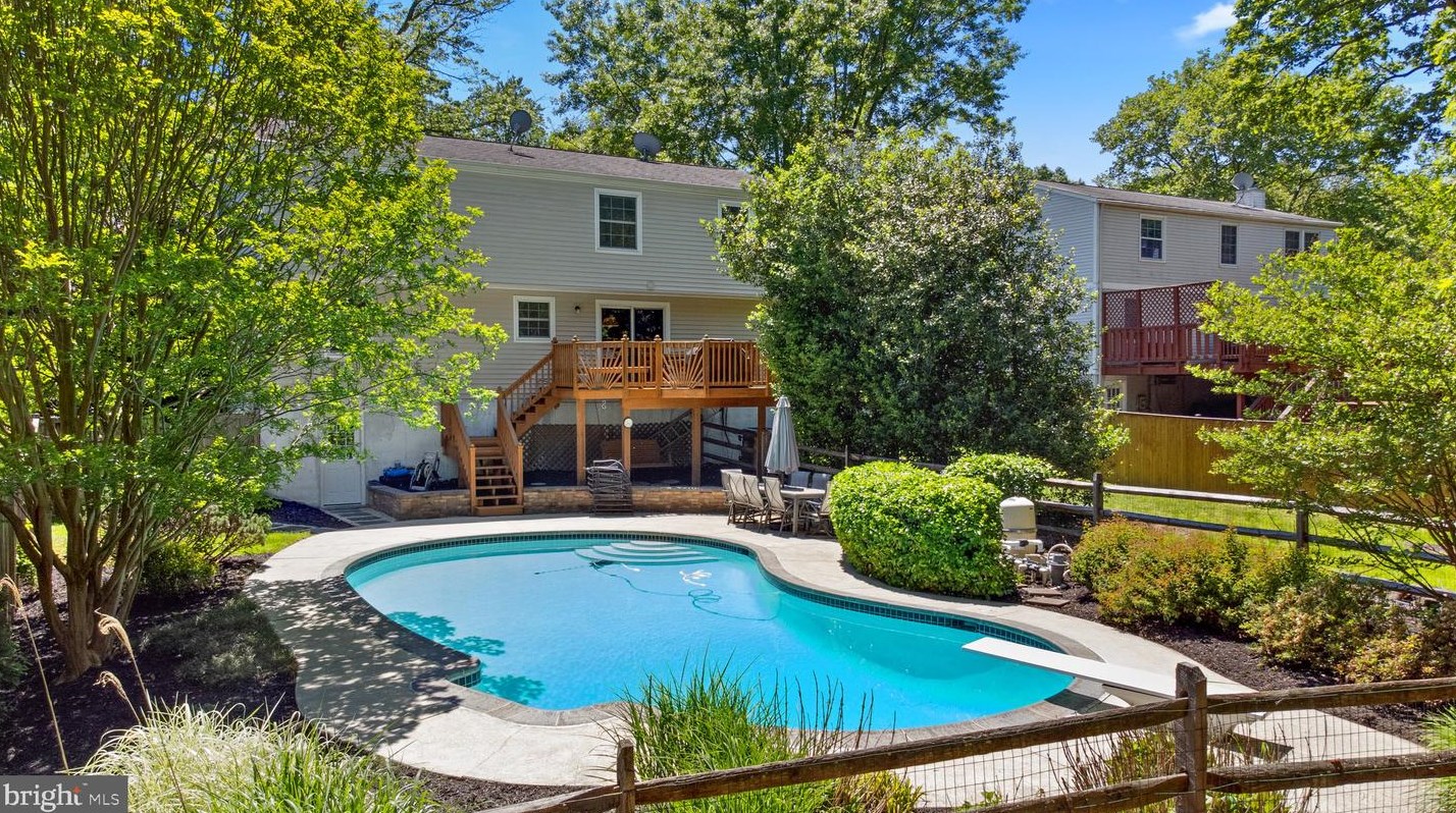 8209 Langport Ter, Gaithersburg MD 20877-1199 exterior