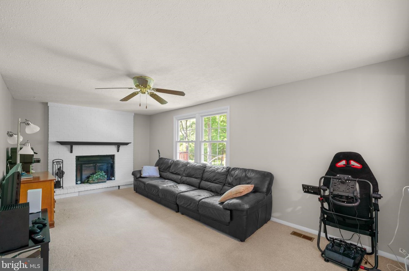 8209 Langport Ter, Gaithersburg MD 20877-1199 exterior