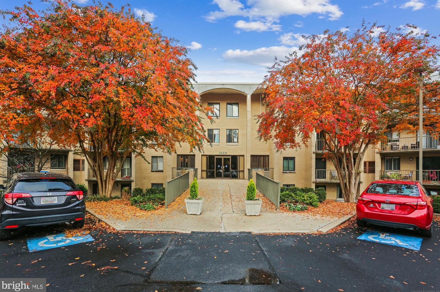 7425 Democracy Blvd, Bethesda MD  20817-1228 exterior