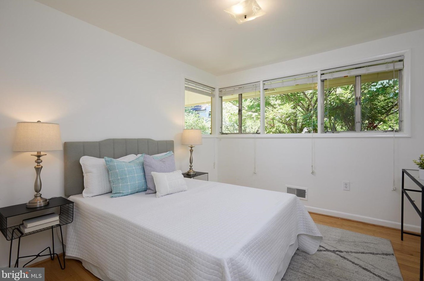 4901 Falstone Ave, Bethesda MD 20815-5539 exterior