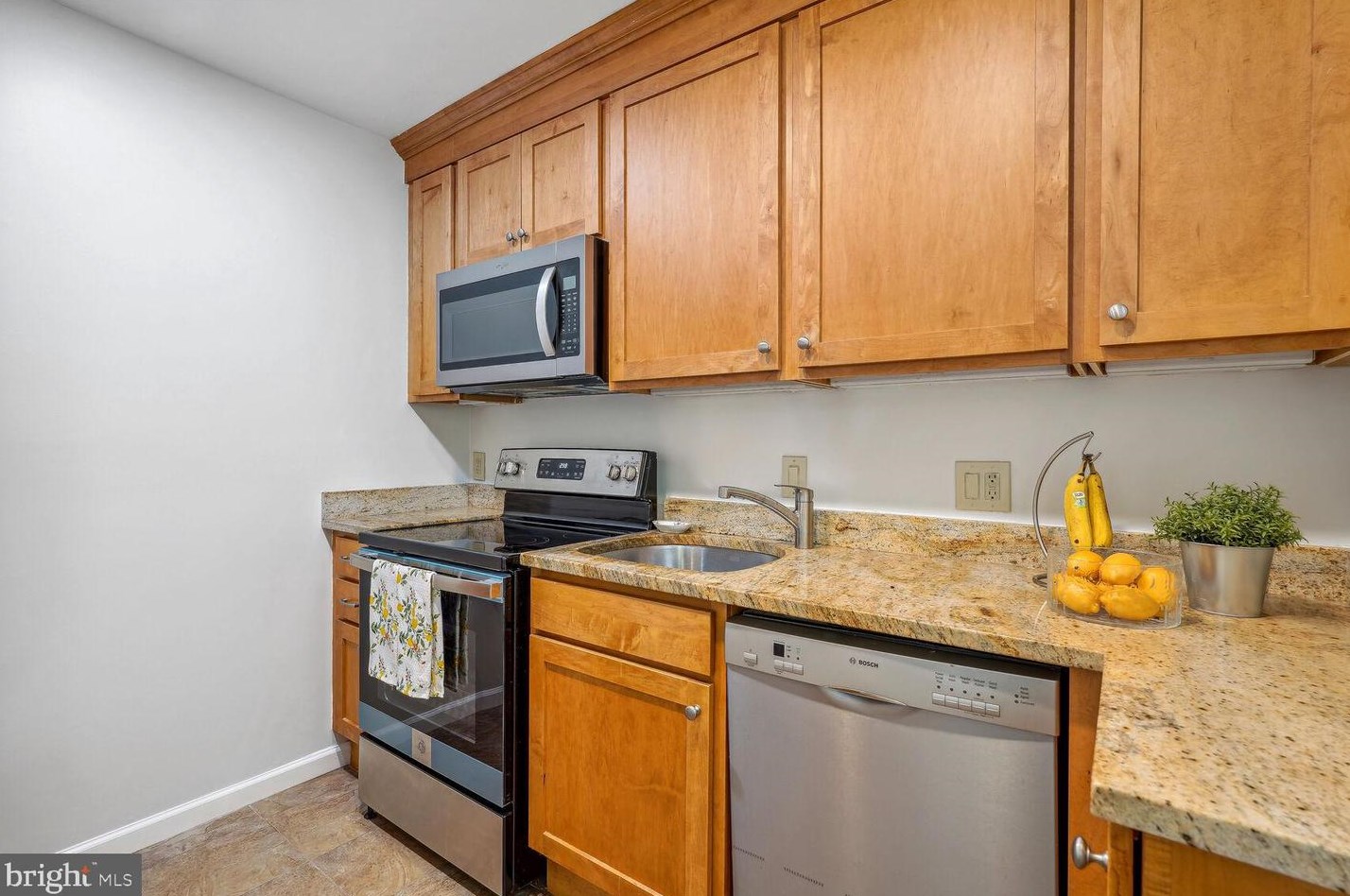 10621 Eastwood Ave, Silver Spring MD 20901-1728 exterior