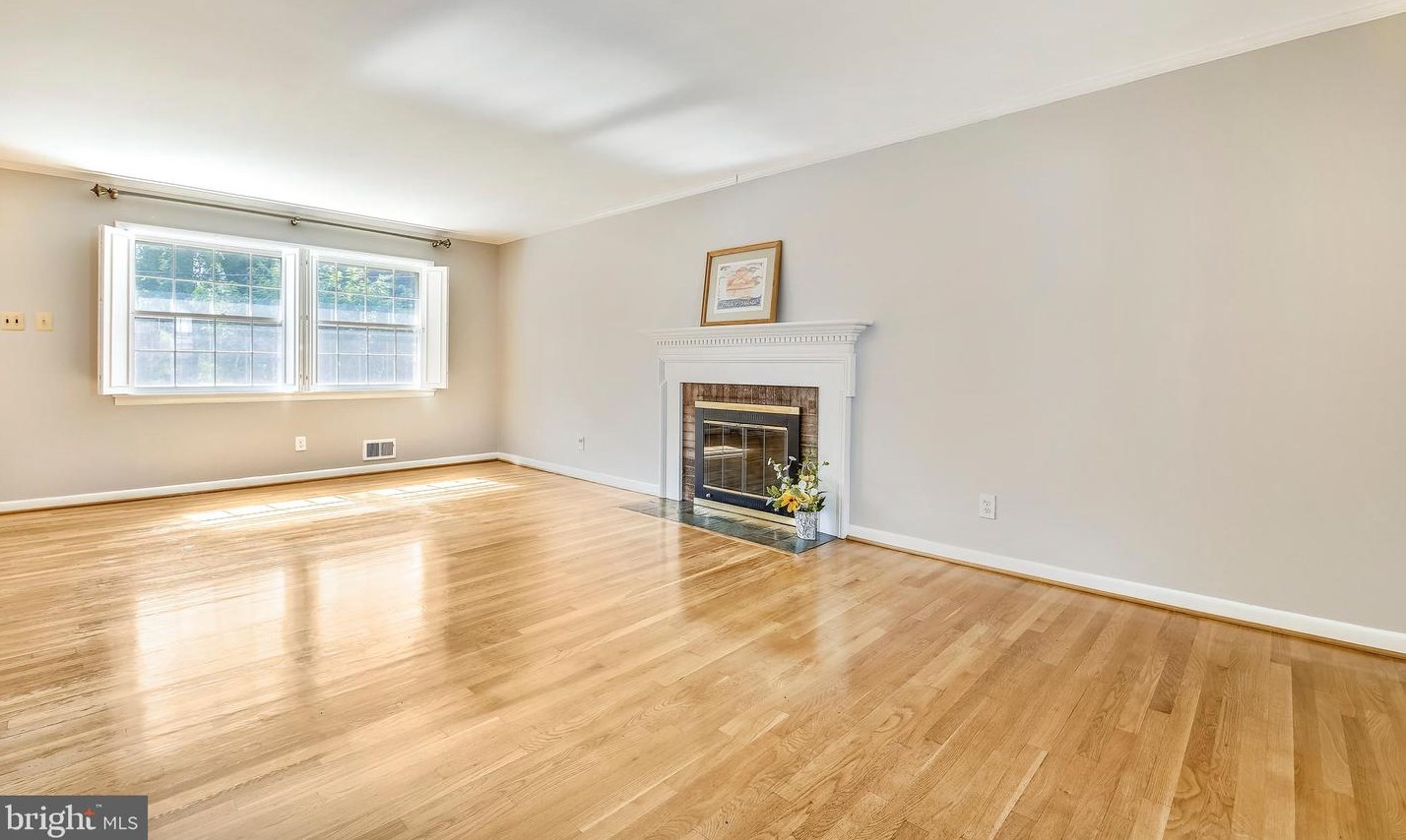 2 Burket Ct, Silver Spring MD  20910-1355 exterior