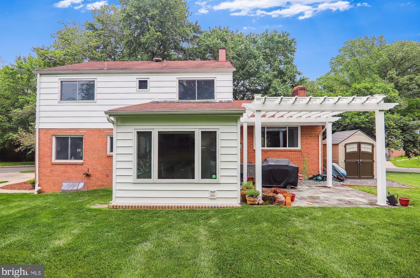 300 Lamberton Dr, Silver Spring MD 20902-3069 exterior