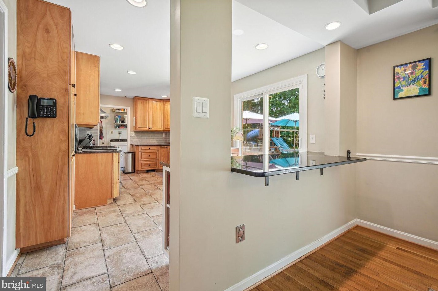 4608 Flower Vly Dr, Rockville MD 20853-1810 exterior