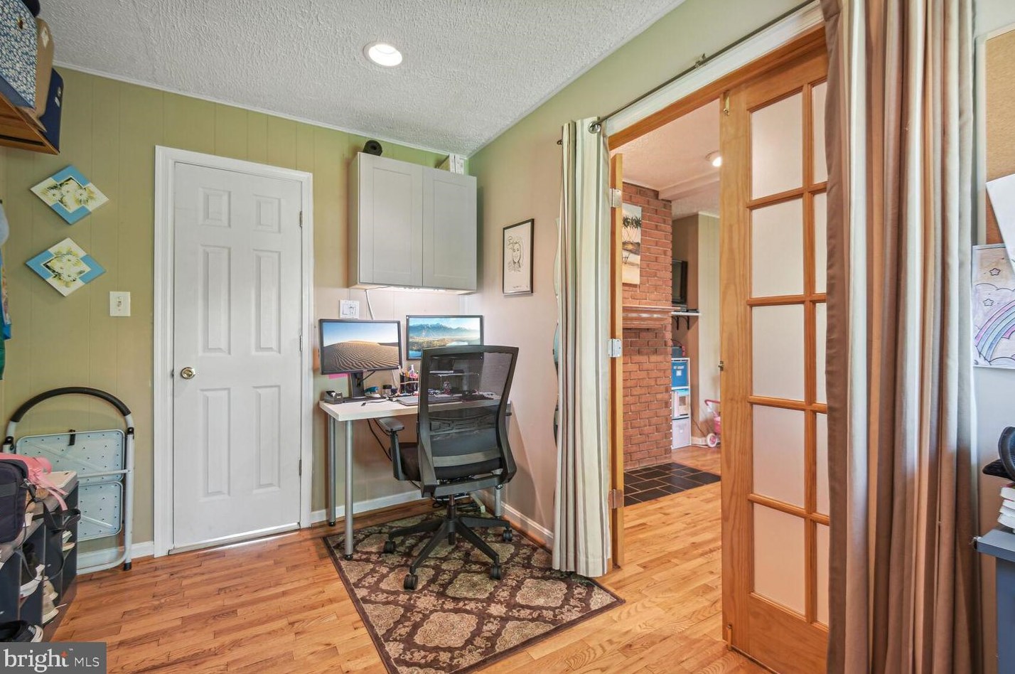 4608 Flower Vly Dr, Rockville MD 20853-1810 exterior