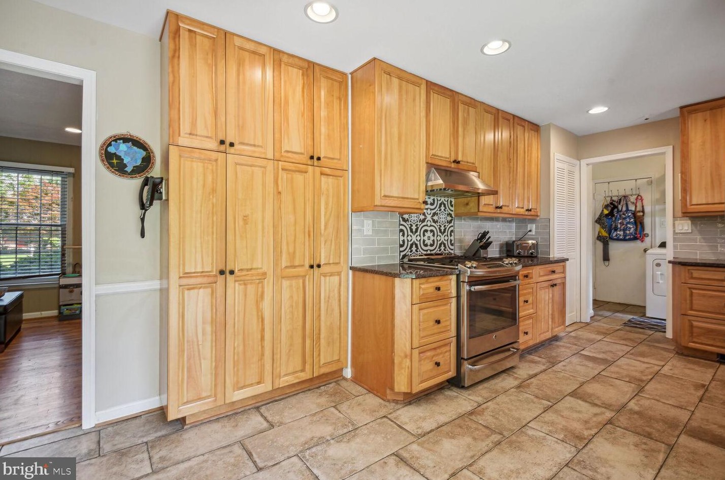 4608 Flower Vly Dr, Rockville MD 20853-1810 exterior