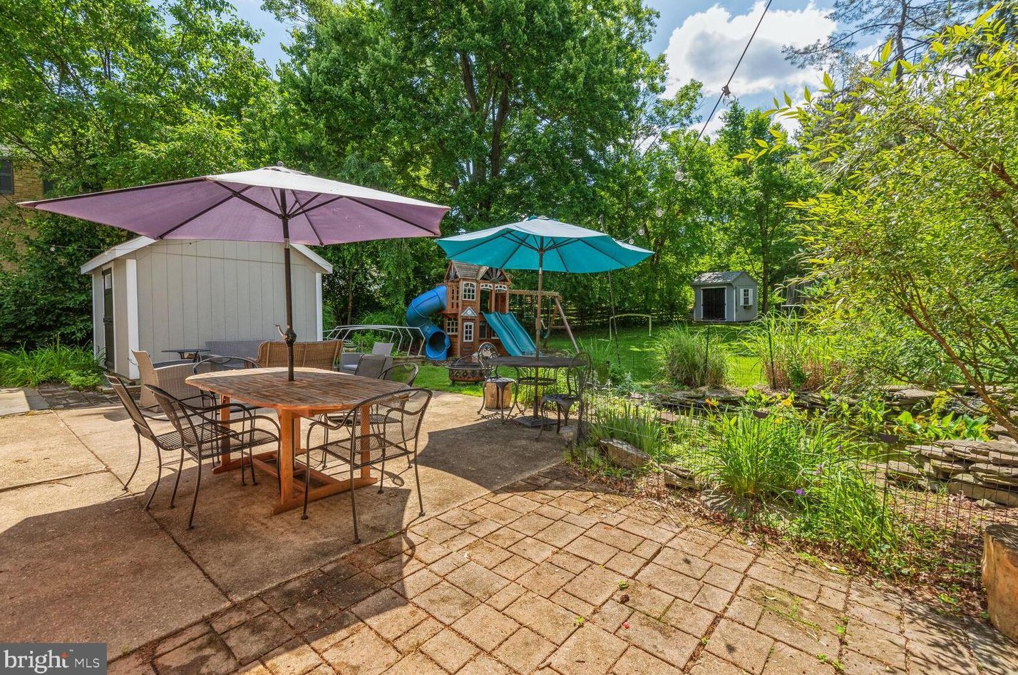 4608 Flower Vly Dr, Rockville MD 20853-1810 exterior