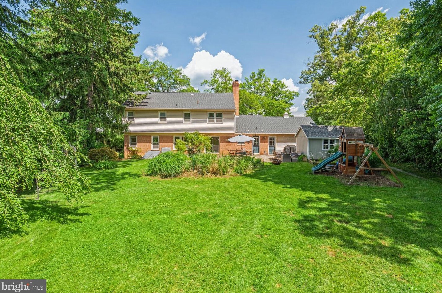 4608 Flower Vly Dr, Rockville MD 20853-1810 exterior