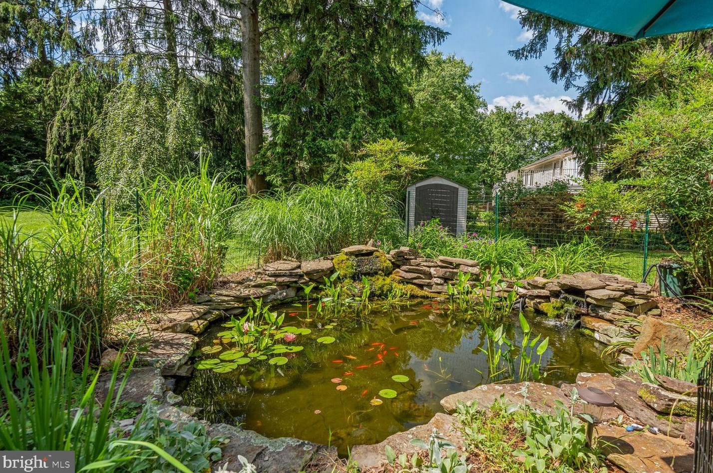 4608 Flower Vly Dr, Rockville MD 20853-1810 exterior