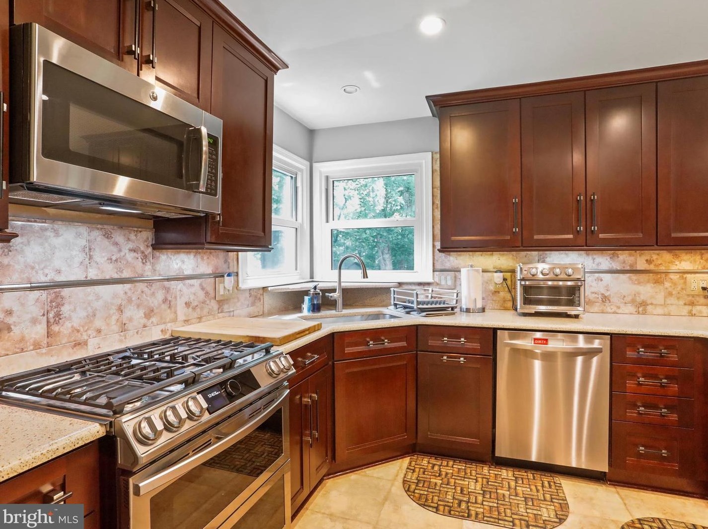 15604 Twin Vly Ct, Silver Spring MD 20906-1042 exterior