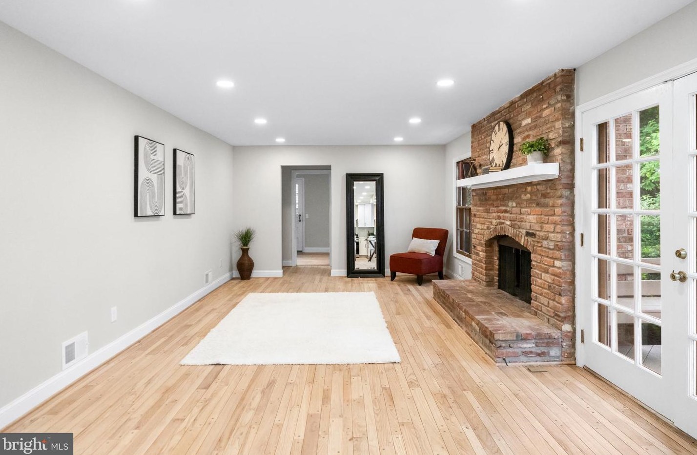 8740 Fls Chapel Way, Rockville MD 20854-2455 exterior