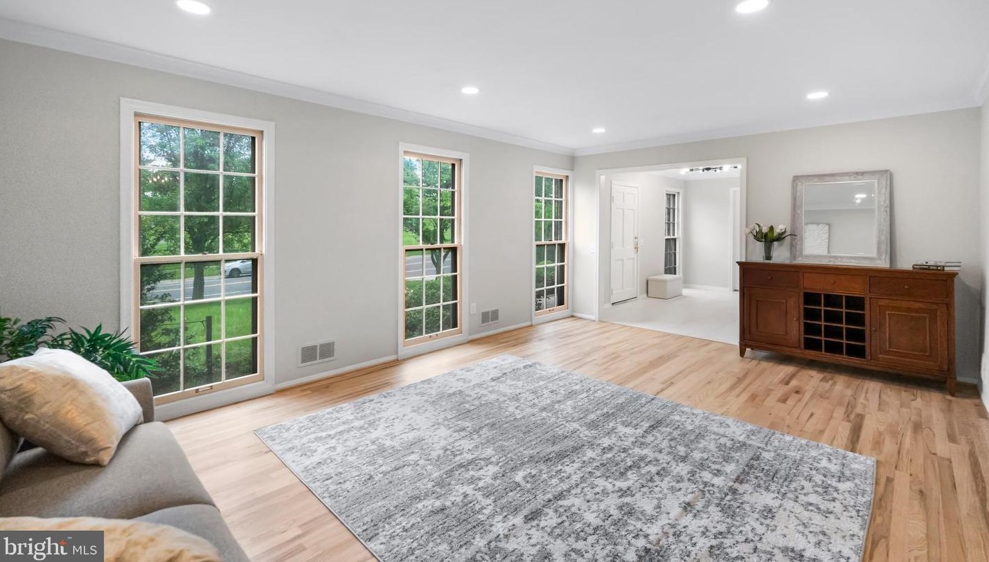 8740 Fls Chapel Way, Rockville MD 20854-2455 exterior