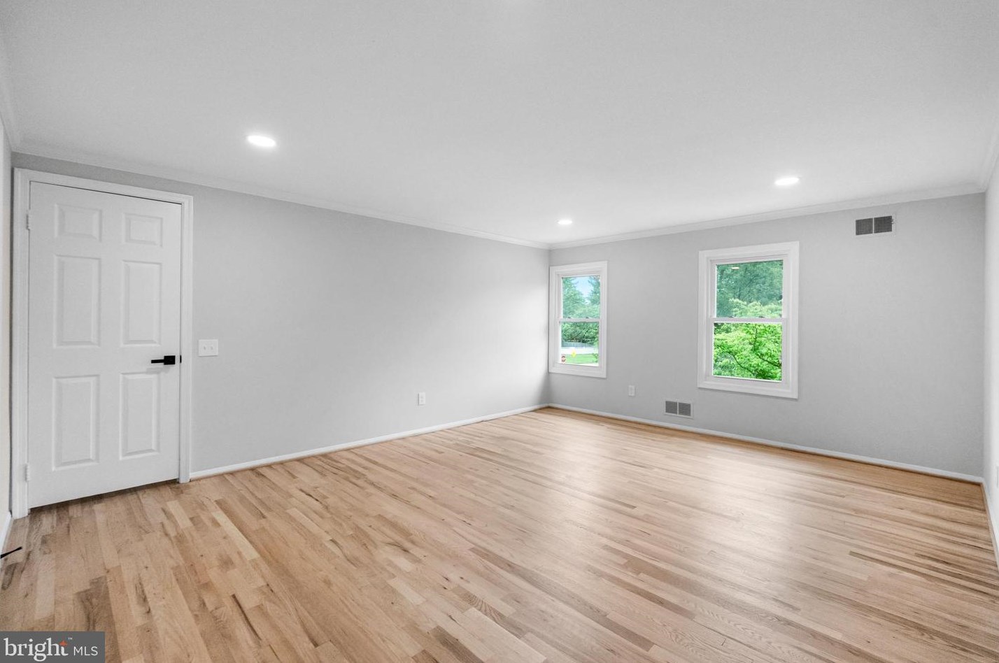 8740 Fls Chapel Way, Rockville MD 20854-2455 exterior