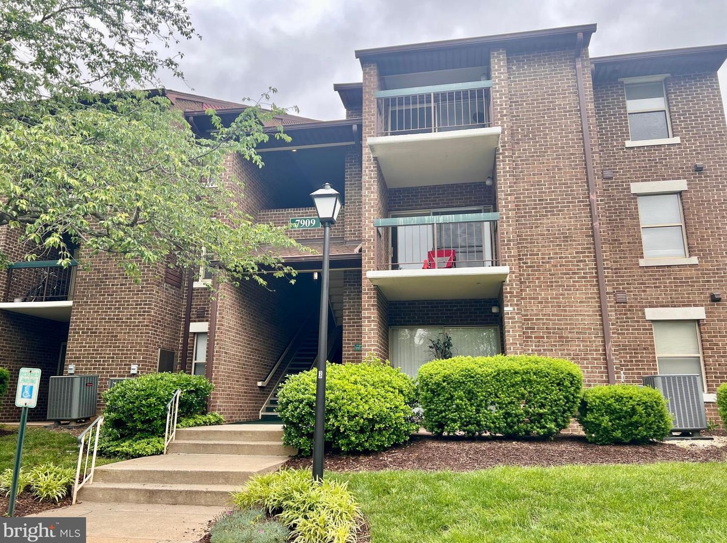 7909 Coriander Dr, Gaithersburg MD  20879-5313 exterior