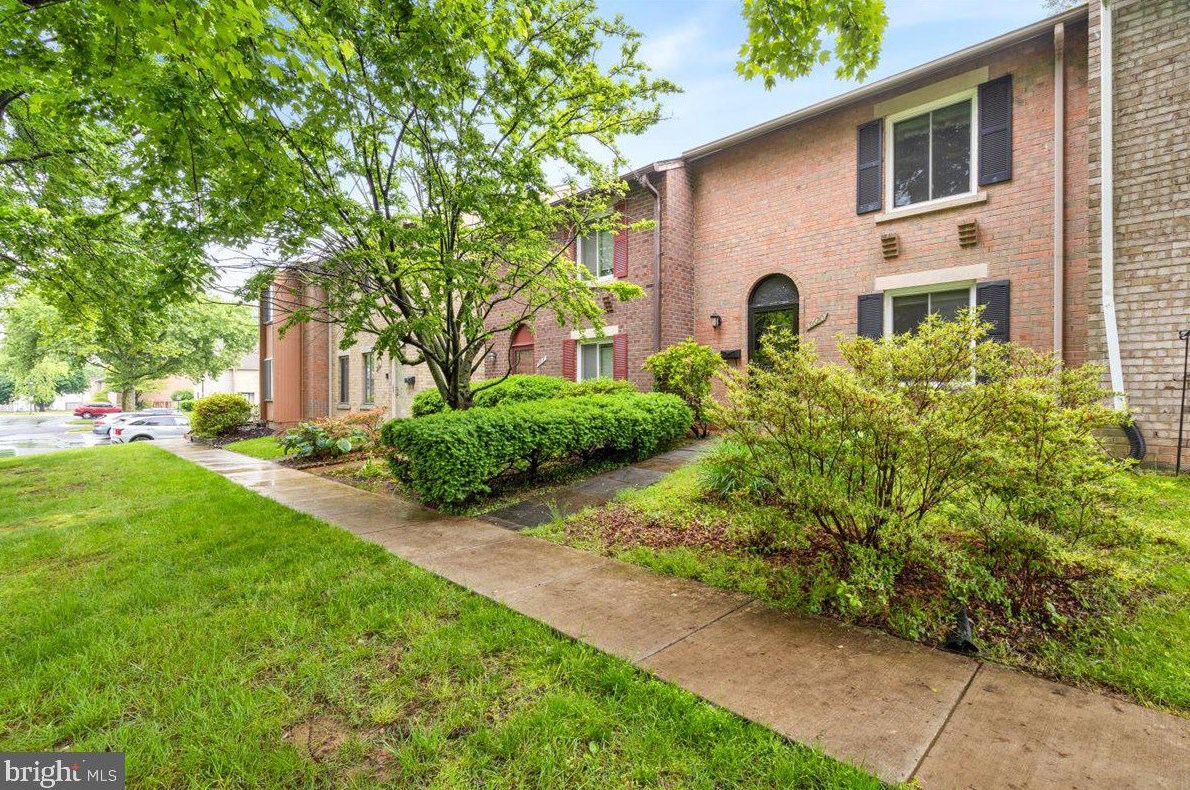 9620 Marston Ln, Gaithersburg, MD 20886-5002