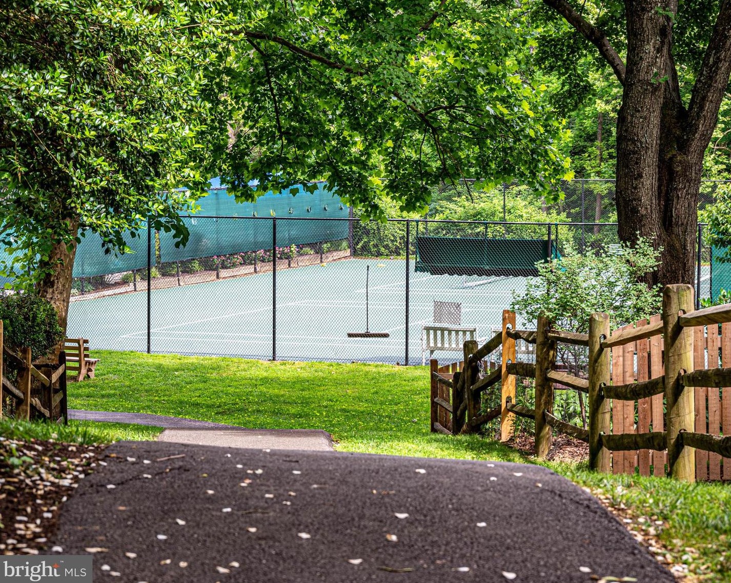 1830 Greenplace Ter, Rockville MD 20850-2942 exterior