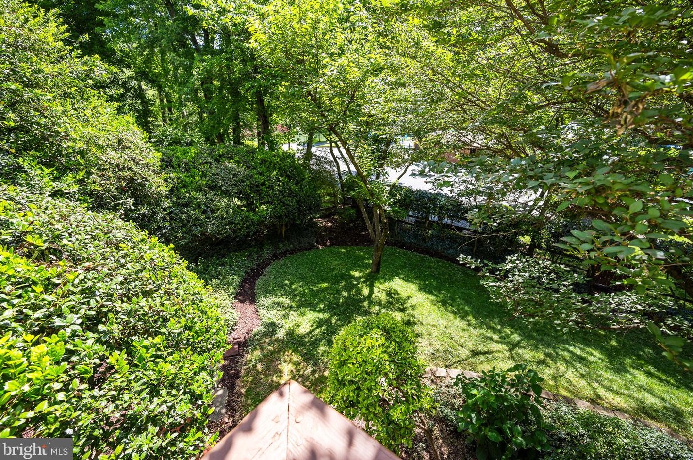 1830 Greenplace Ter, Rockville MD 20850-2942 exterior