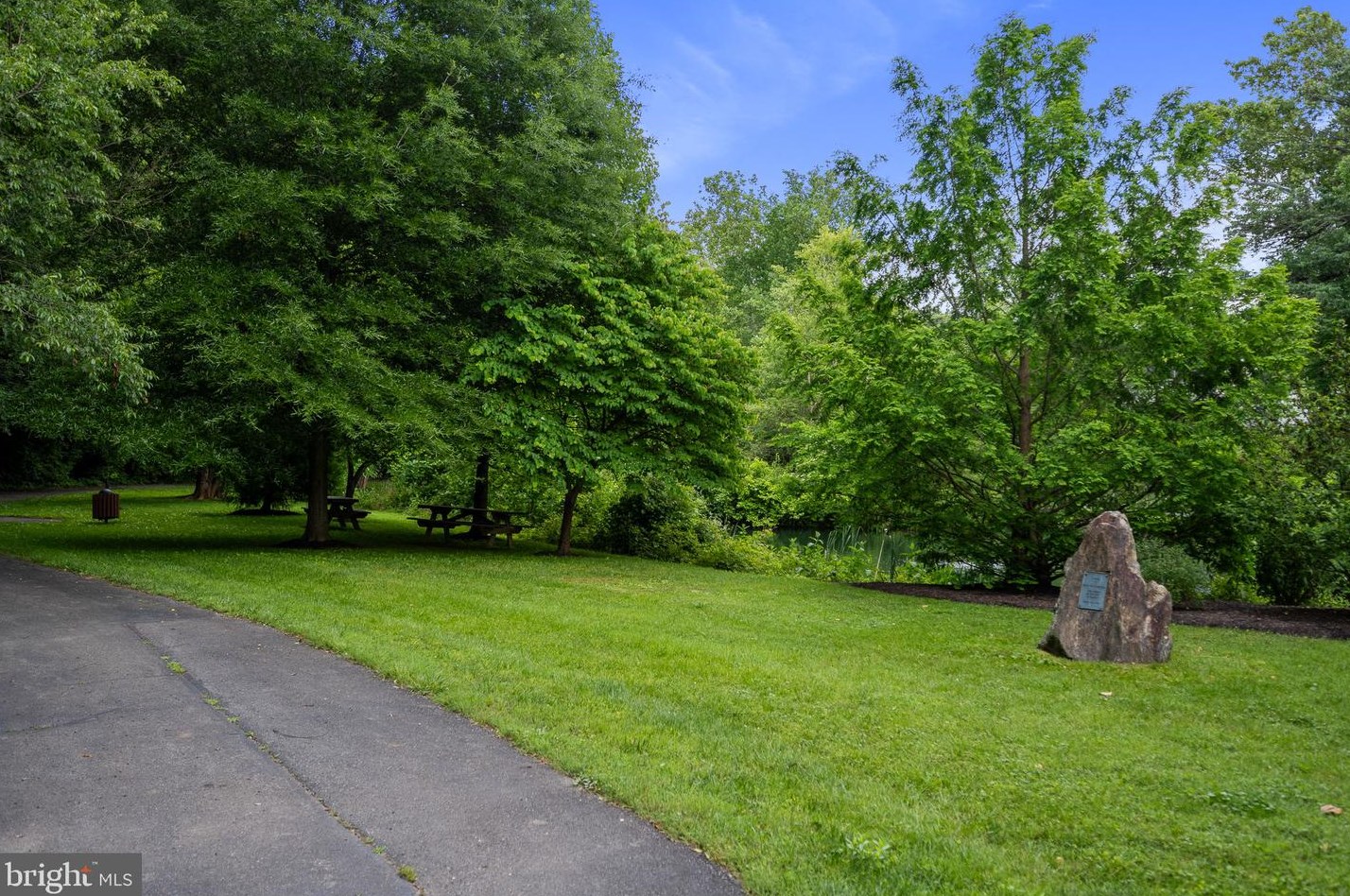 1830 Greenplace Ter, Rockville MD 20850-2942 exterior