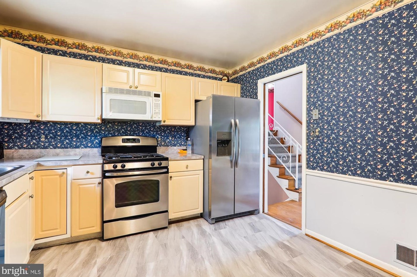 812 Venice Dr, Silver Spring, MD 20904-2061