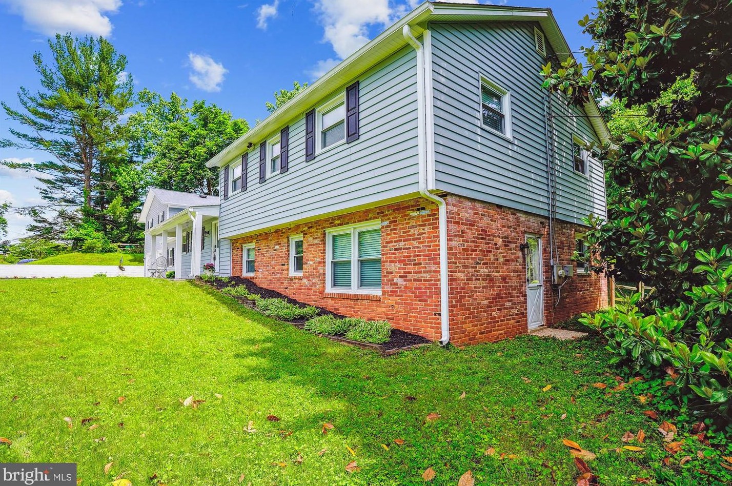 17809 Princess Anne Dr, Olney MD  20832-2218 exterior