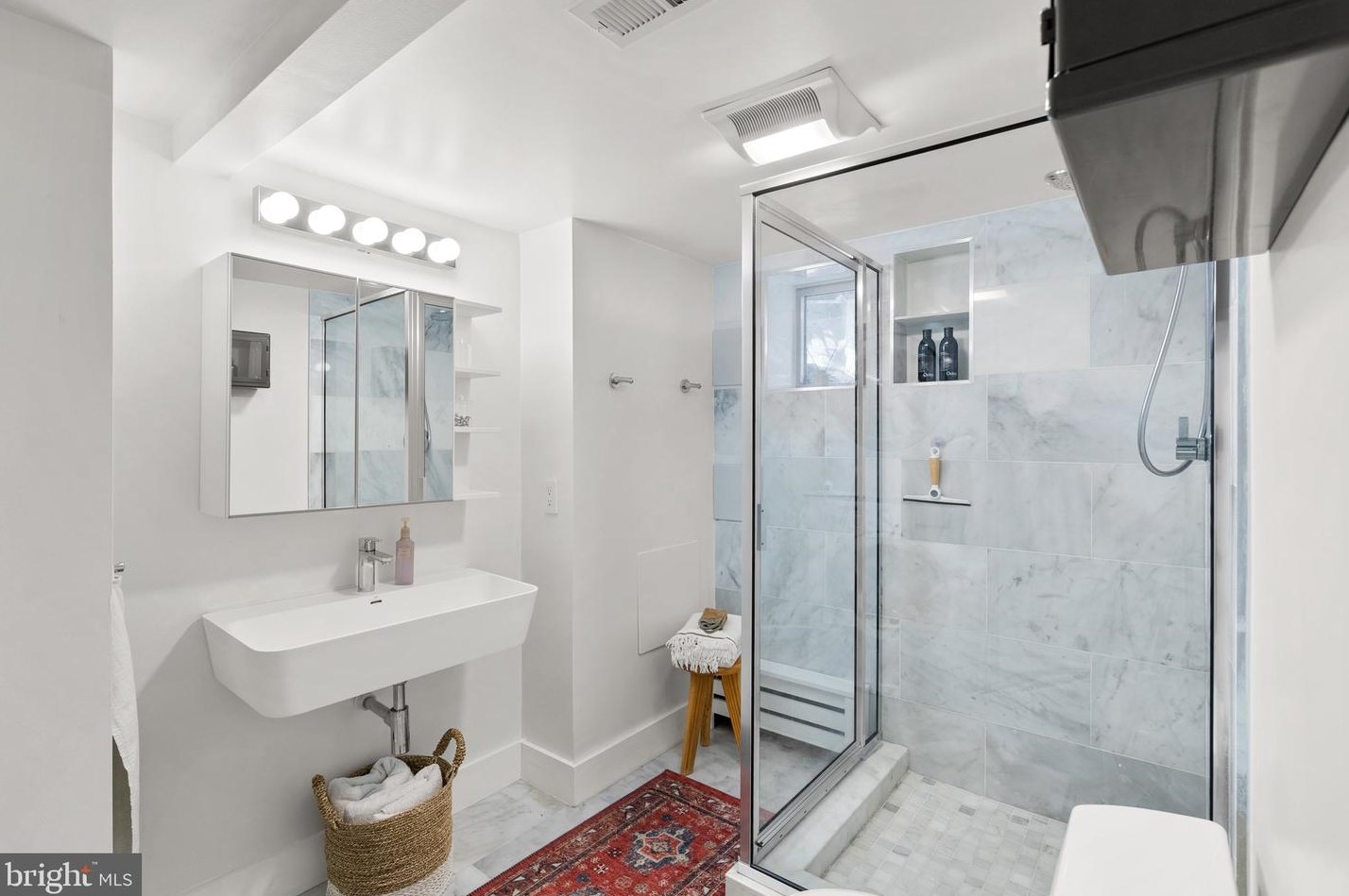 609 Pershing Dr, Silver Spring MD 20910-4489 exterior