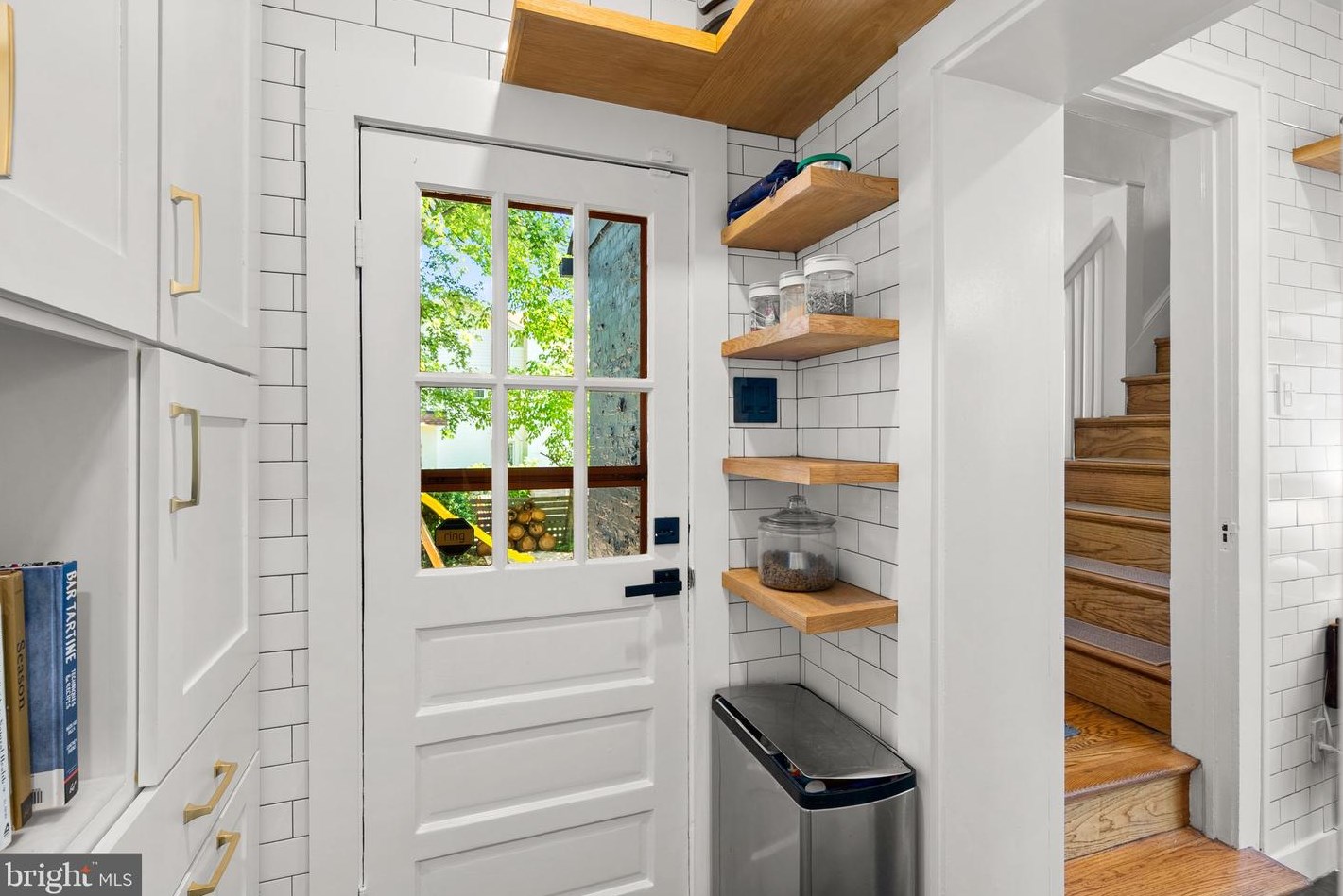 609 Pershing Dr, Silver Spring MD 20910-4489 exterior